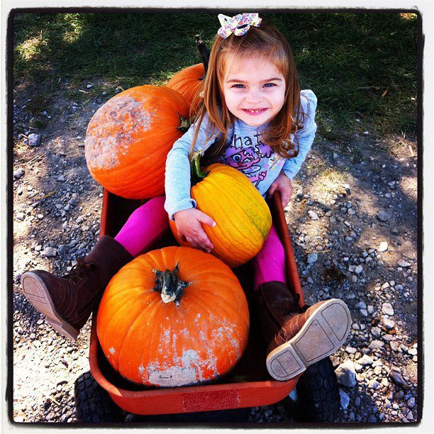 kid-pumpkin-wagon